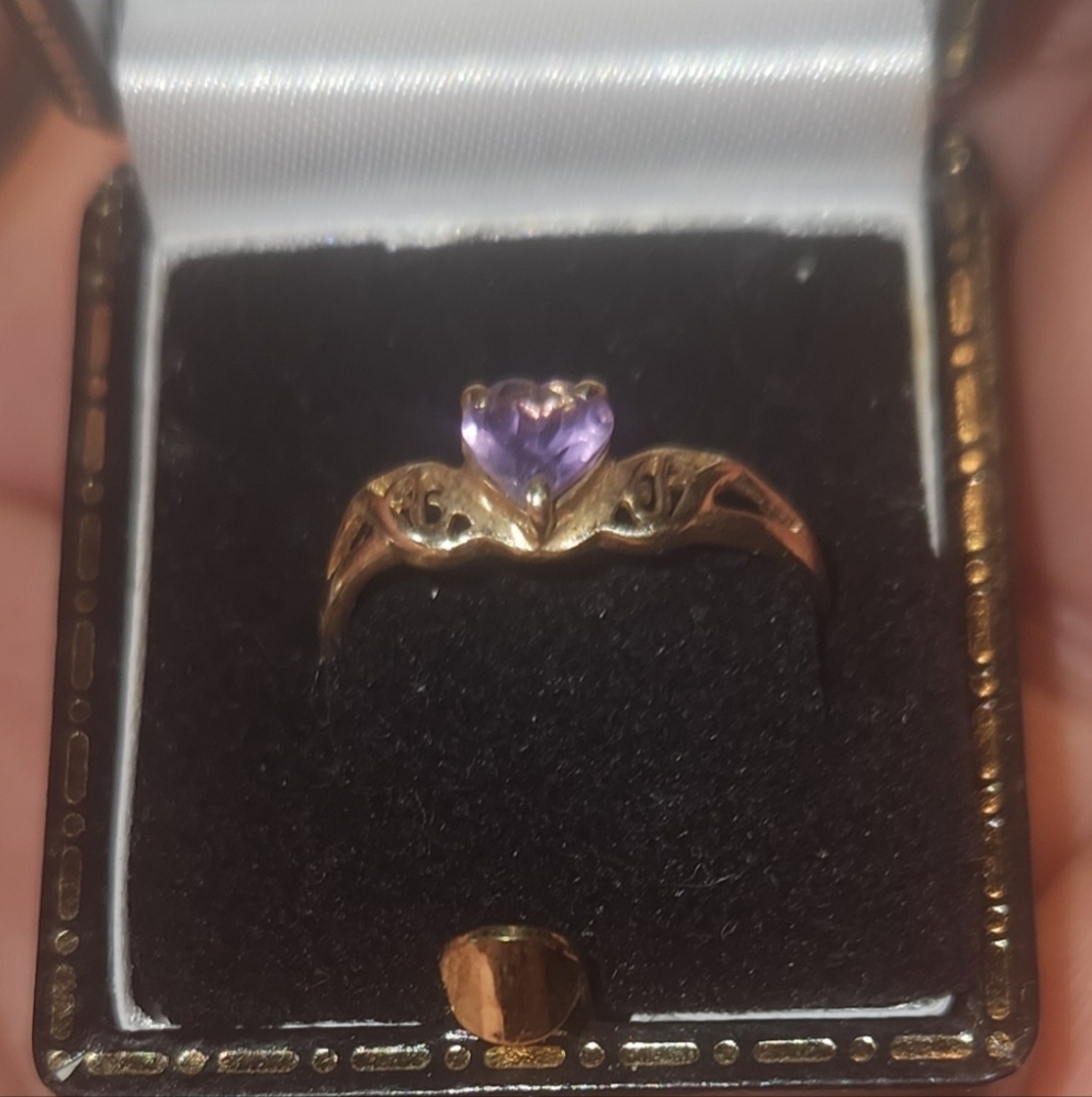 10kt Gold Heart Ring with Amethyst - Picture 7 of 15